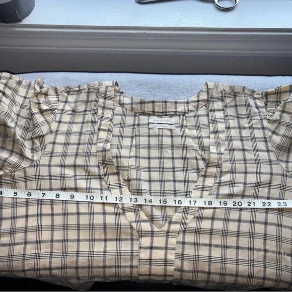 Urban Outfitters Cream Plaid V-Neck Blouse - Picture 4 of 6